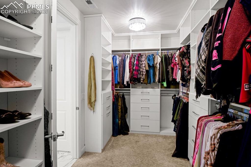 Image 27 of 50: Closet