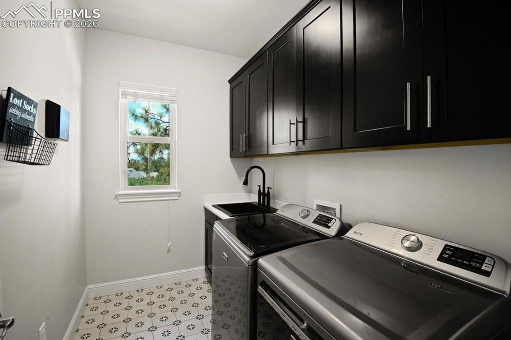 Image 38 of 50: Laundry