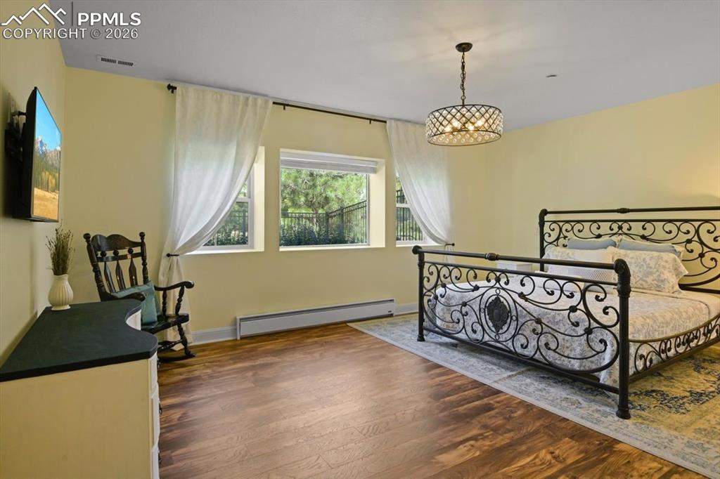 Image 45 of 50: Bedroom