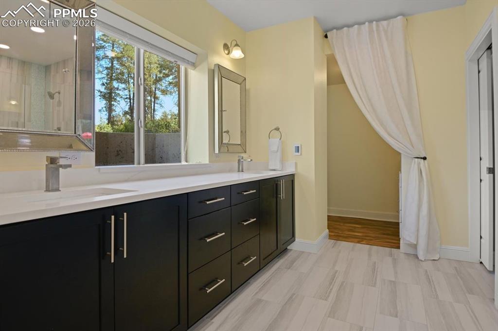 Image 47 of 50: Bathroom