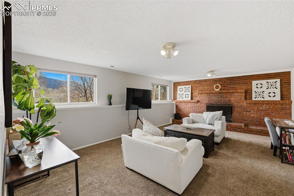 Image 23 of 45: Living Room