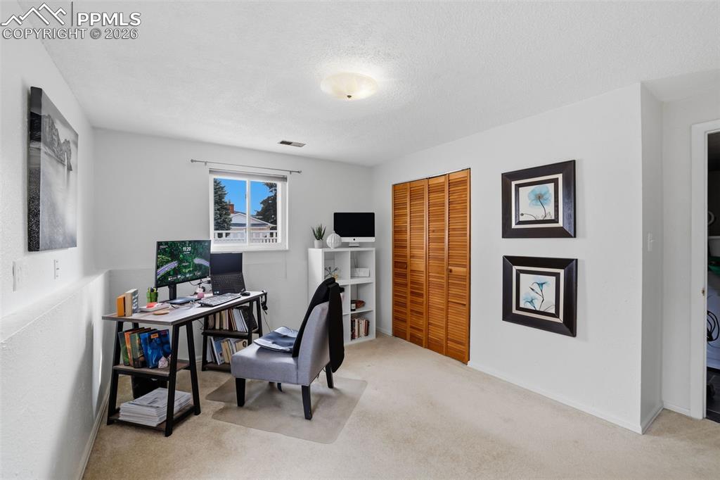 Image 25 of 45: Office