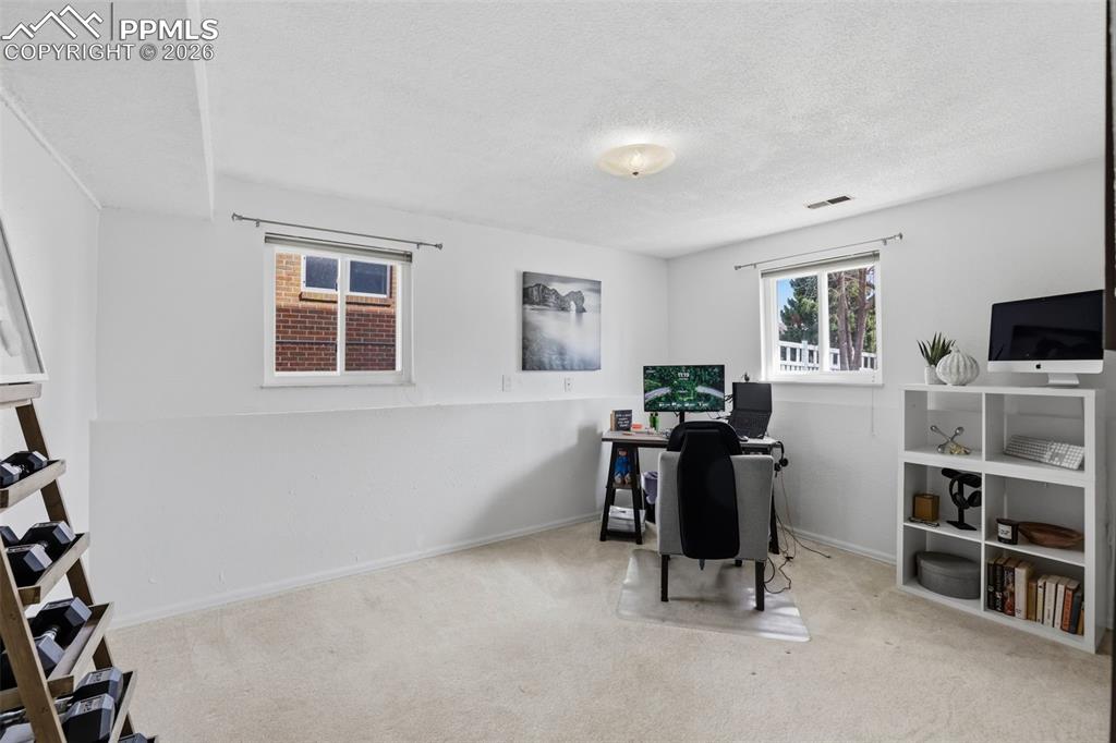 Image 26 of 45: Office