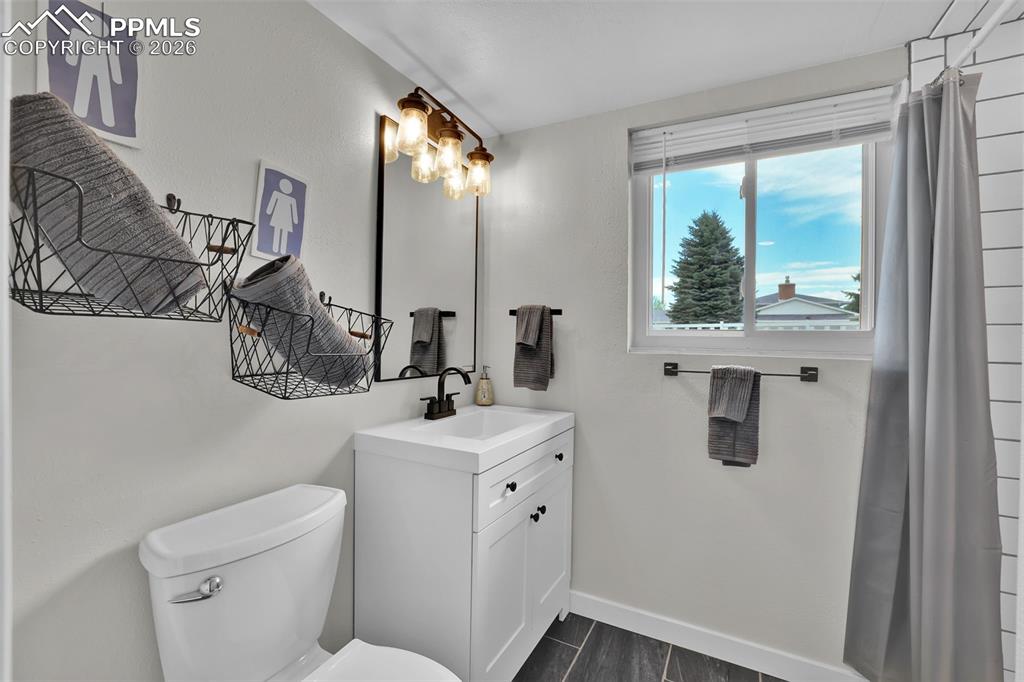 Image 28 of 45: Bathroom