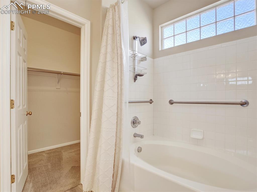 Image 25 of 49: Primary ensuite