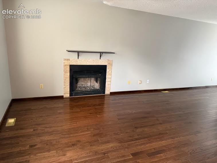 Image 3 of 17: Living Room