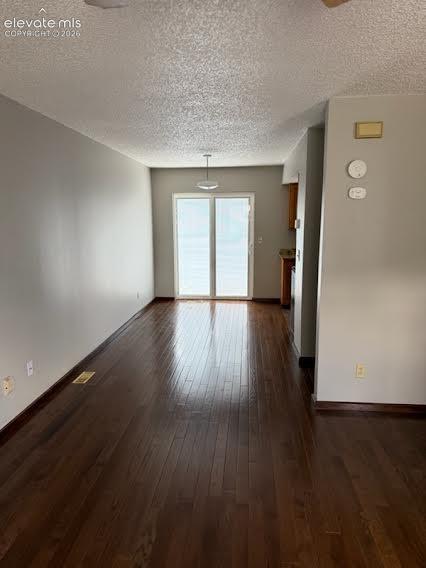 Image 5 of 17: Dining Area