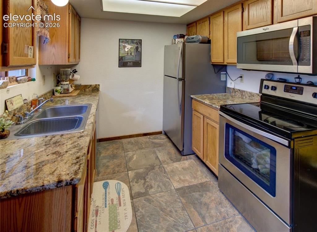 Image 6 of 17: Kitchen