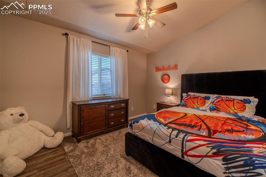 Image 14 of 28: Bedroom