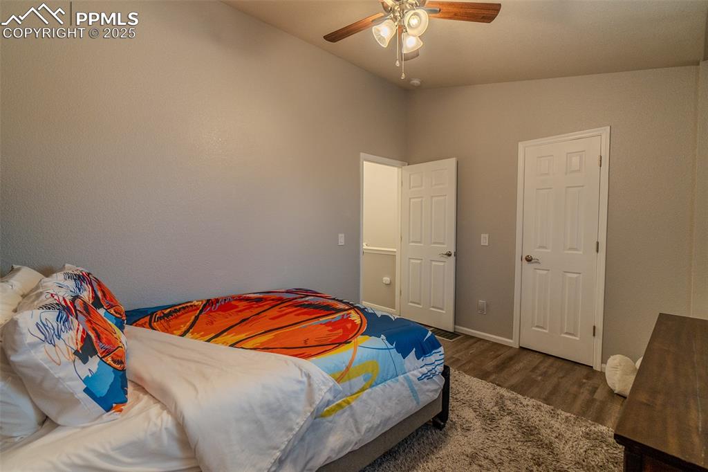 Image 15 of 28: Bedroom