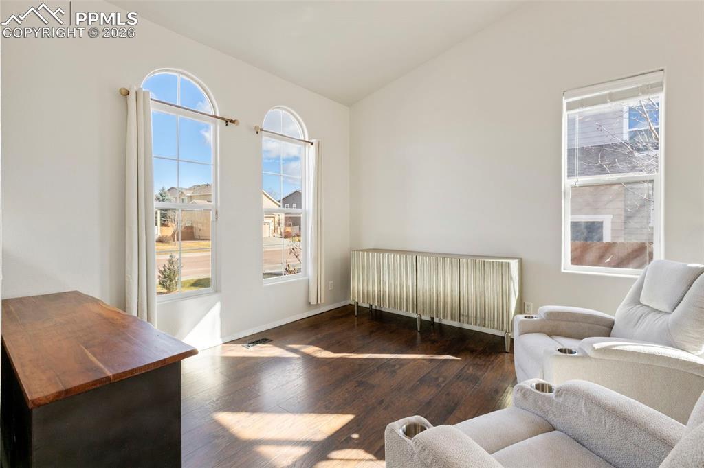 Image 5 of 31: Front sitting room