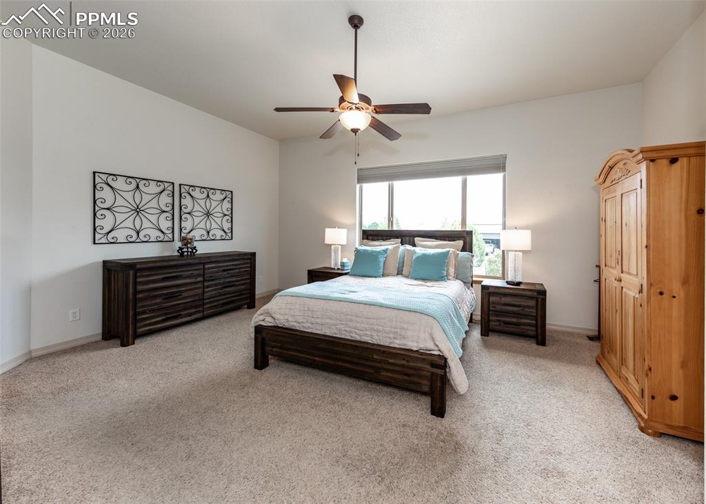 Image 17 of 40: Rear Deck