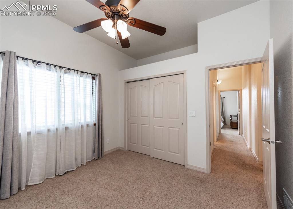 Image 23 of 40: Bathroom