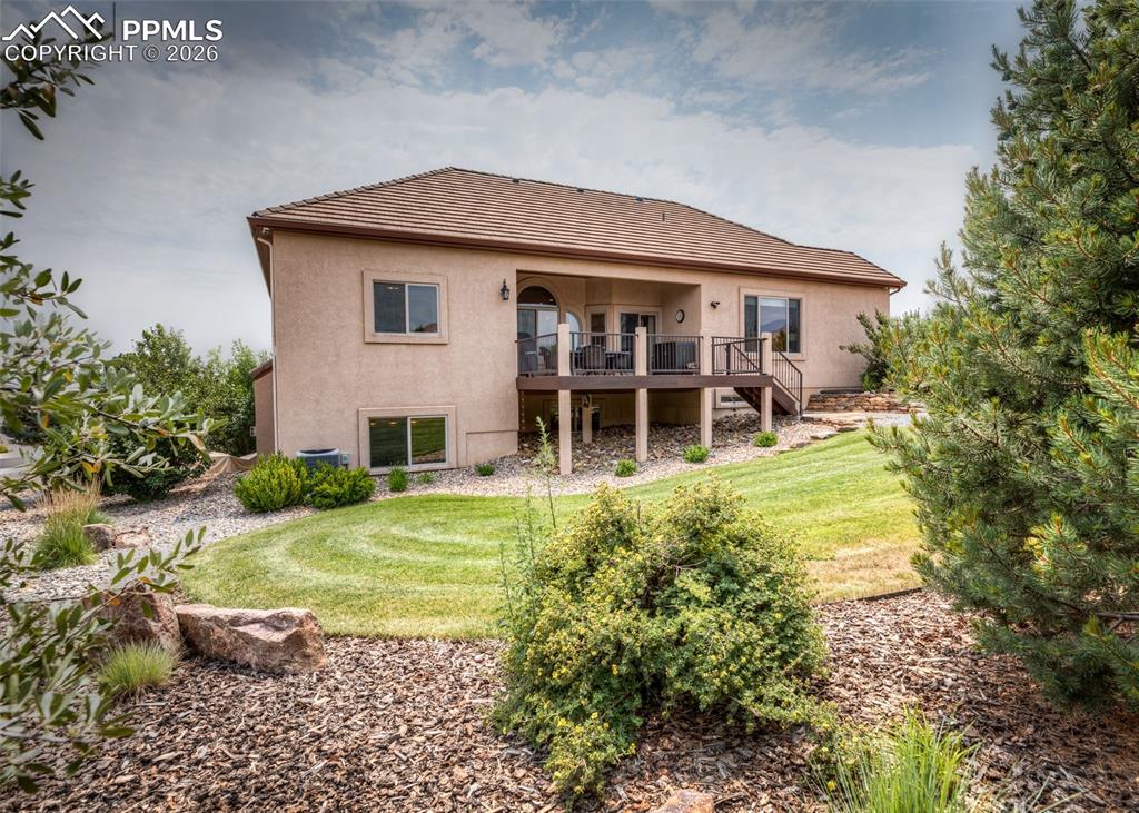 Image 35 of 40: Back of Structure