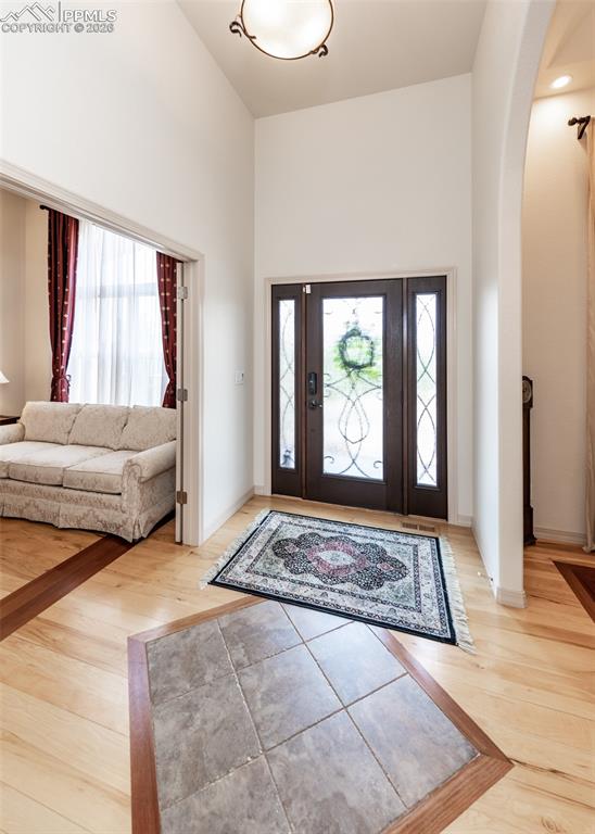 Image 5 of 40: Front deck