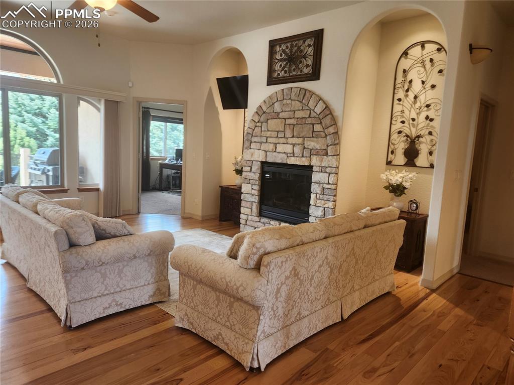 Image 7 of 40: Formal Living room