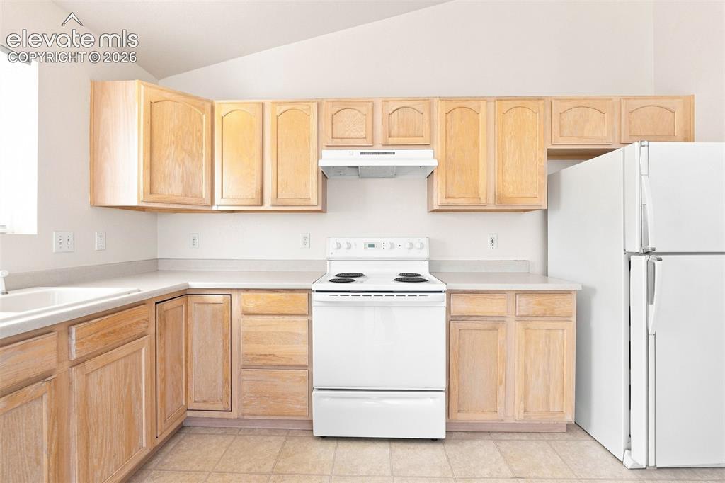 Image 10 of 22: Kitchen