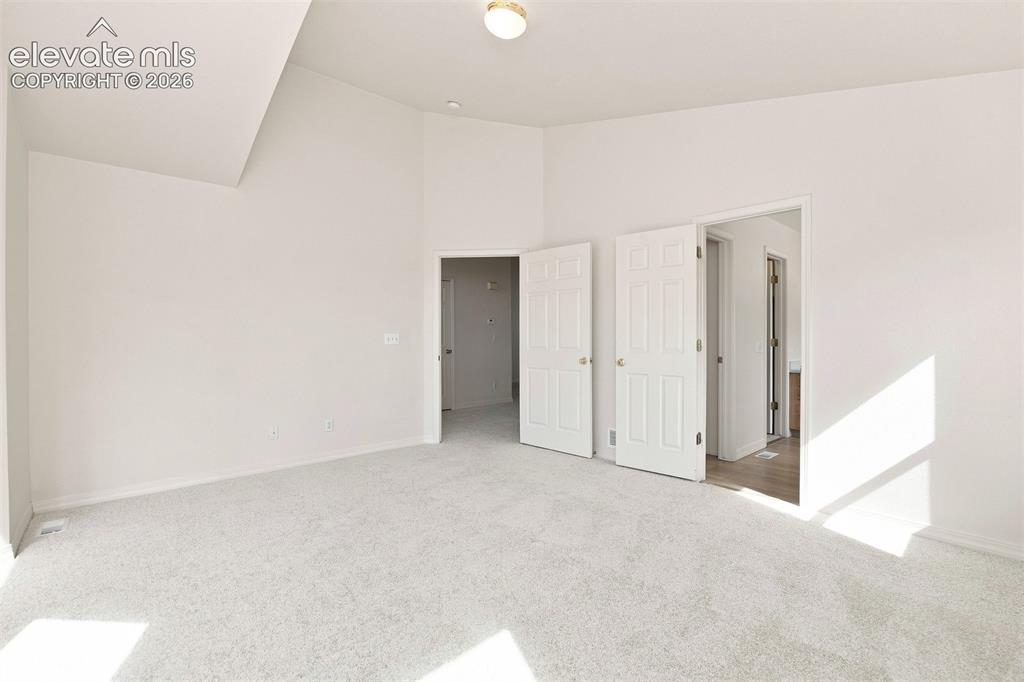 Image 11 of 22: Bedroom