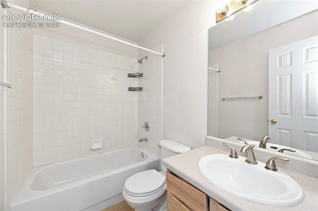 Image 15 of 22: Bathroom