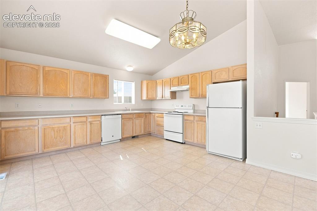 Image 6 of 22: Kitchen