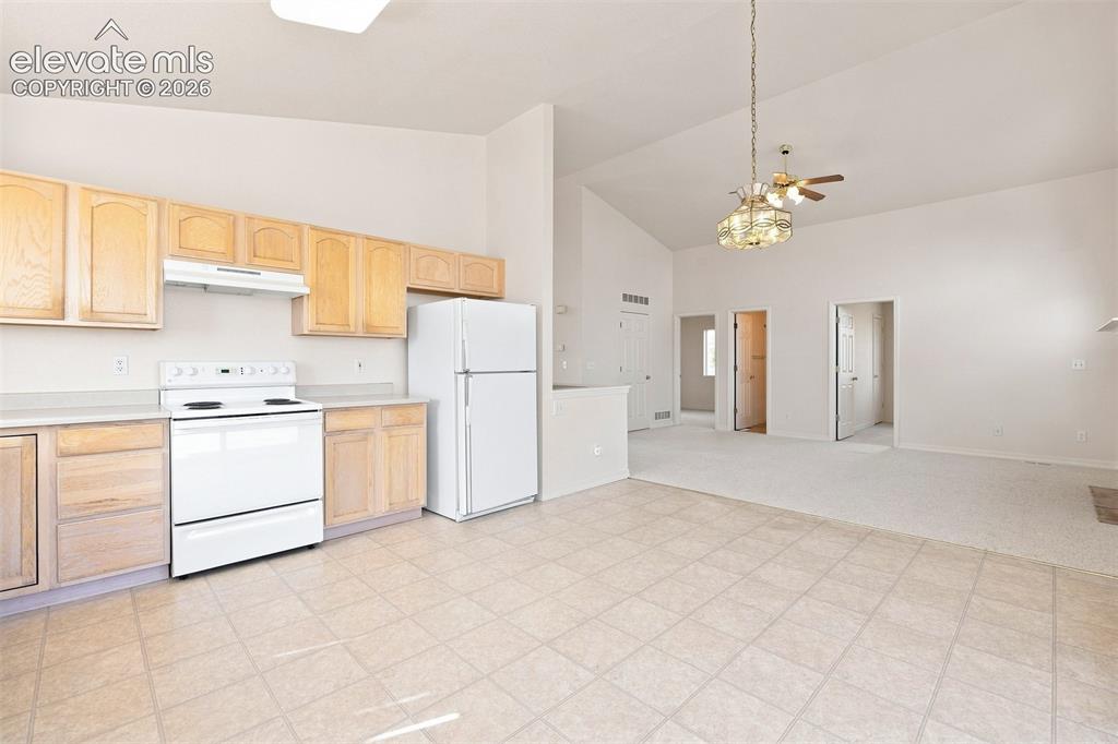 Image 7 of 22: Kitchen