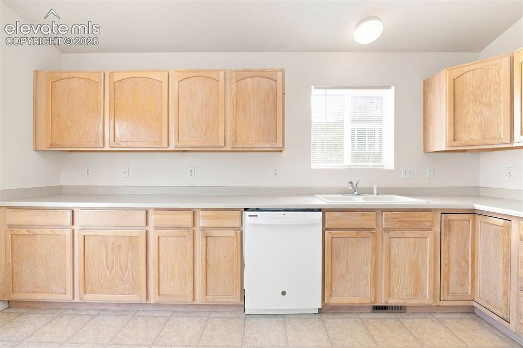 Image 8 of 22: Kitchen