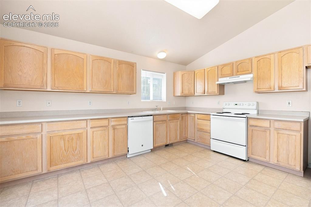 Image 9 of 22: Kitchen