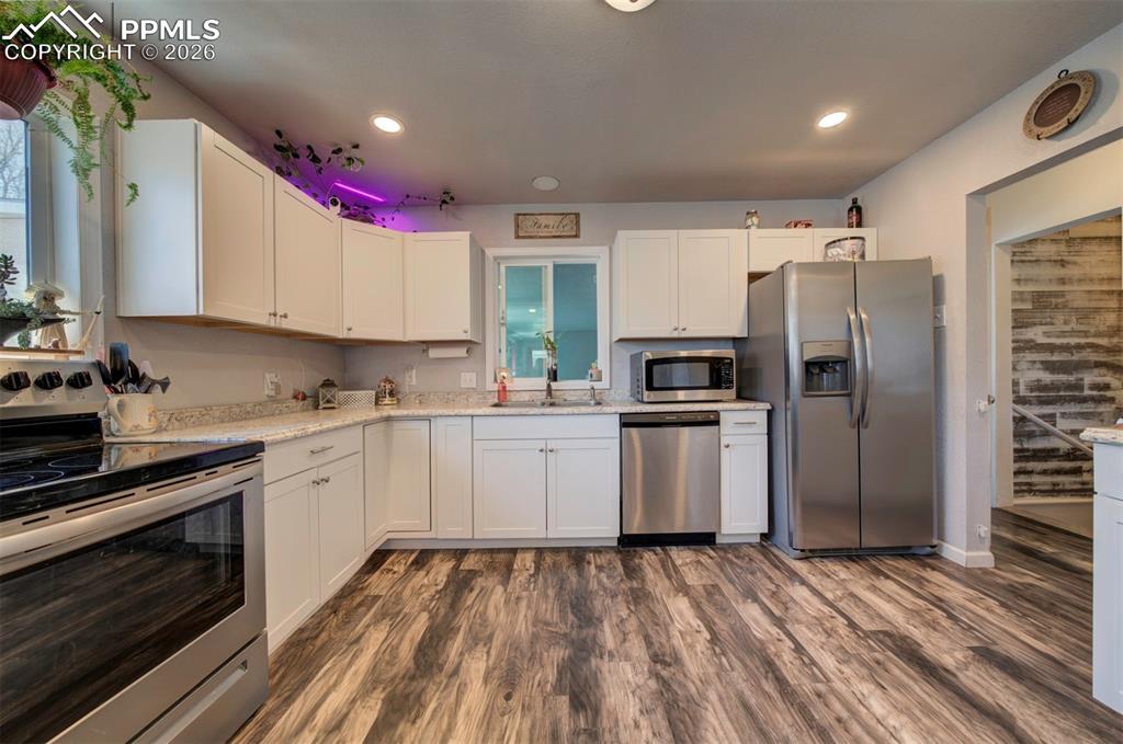 Image 10 of 21: Kitchen