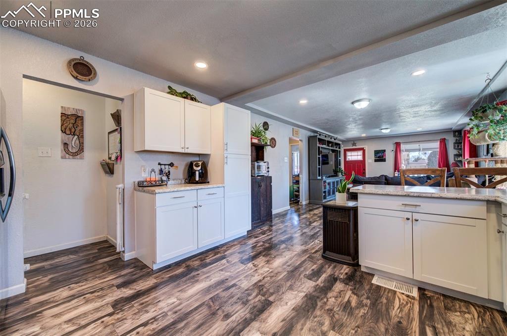 Image 11 of 21: Kitchen