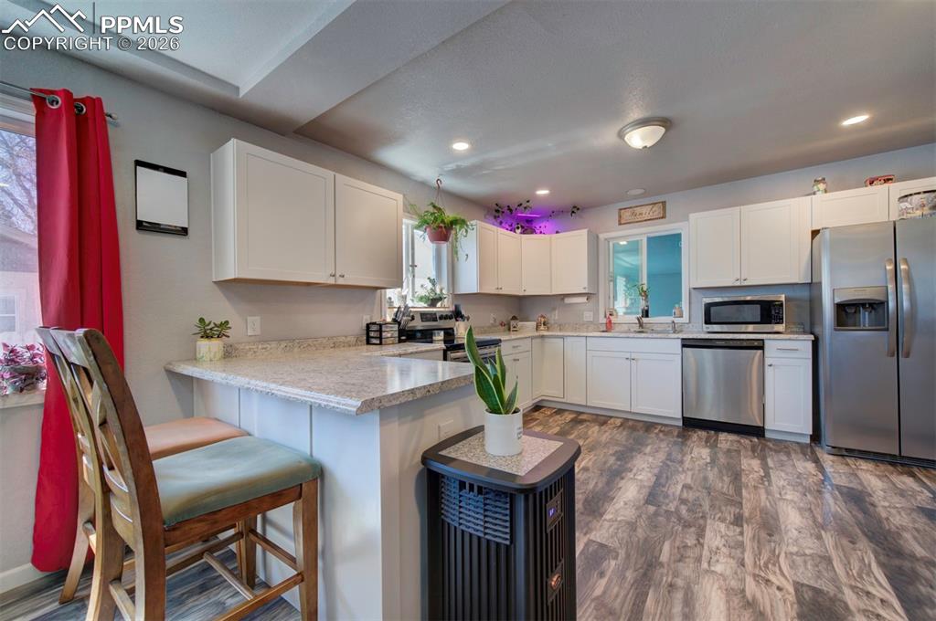 Image 12 of 21: Kitchen