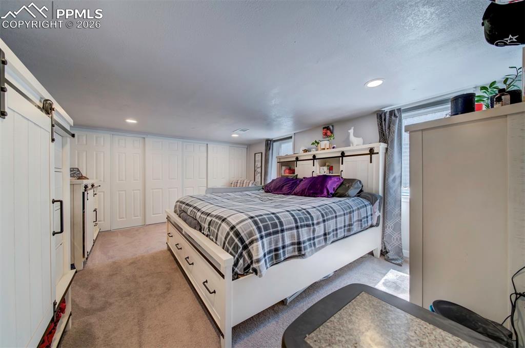 Image 20 of 21: Bedroom