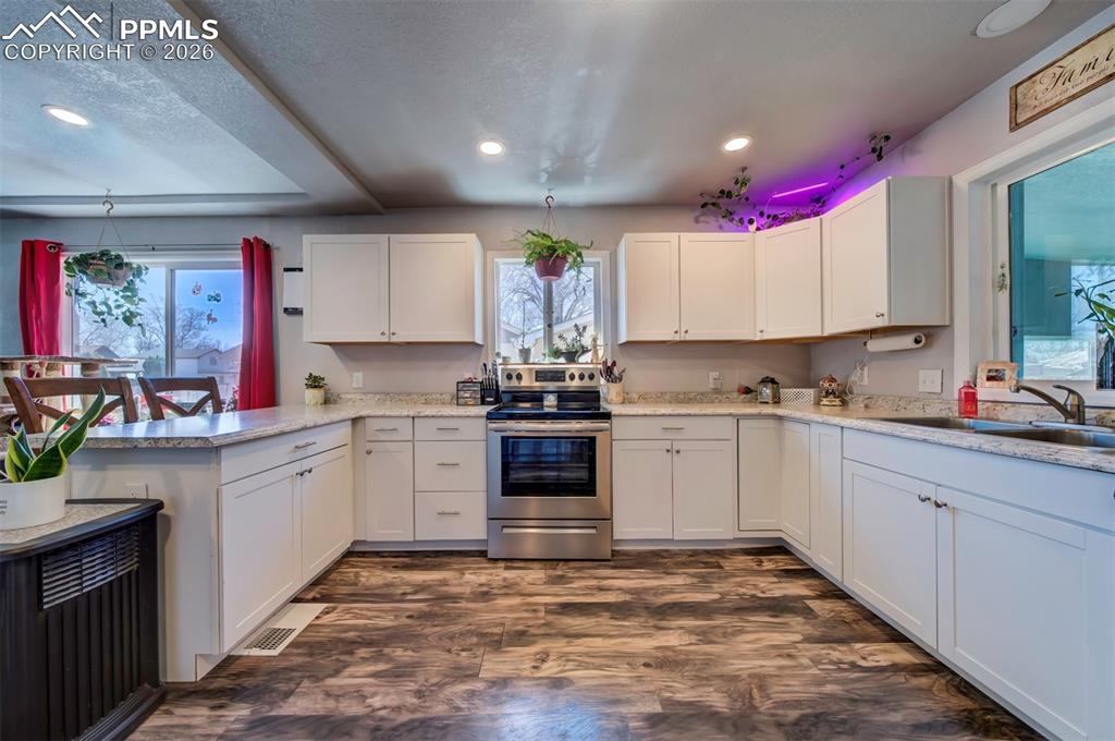 Image 8 of 21: Kitchen