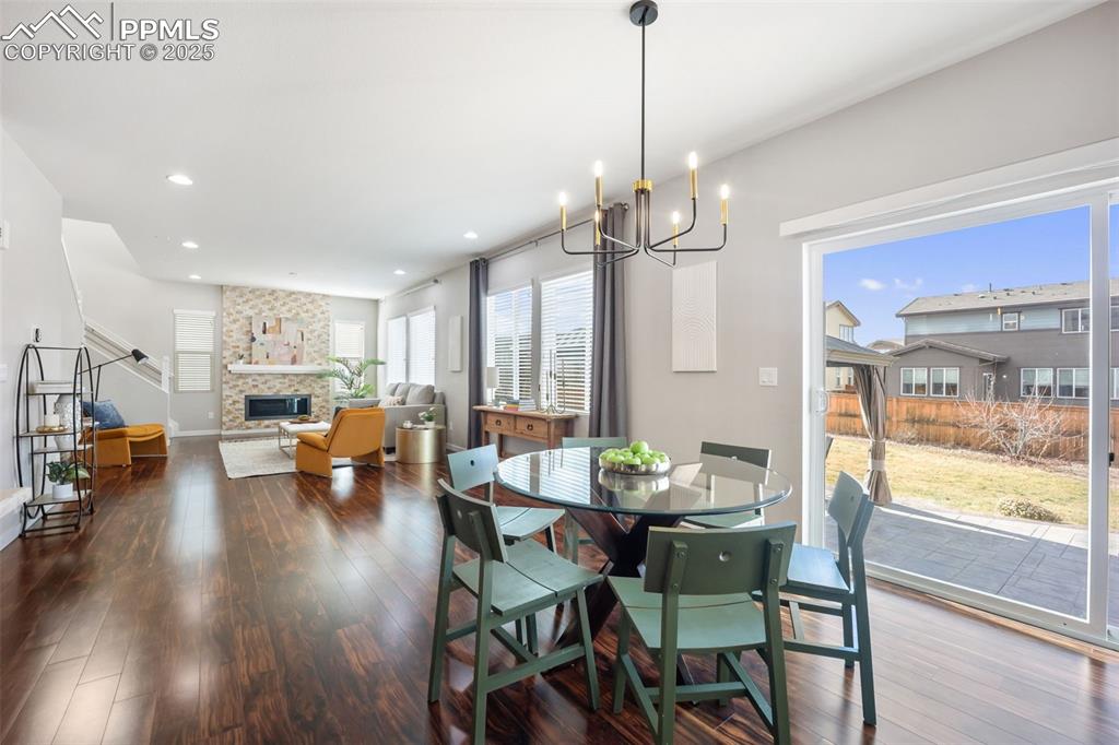 Image 10 of 50: Dining Area