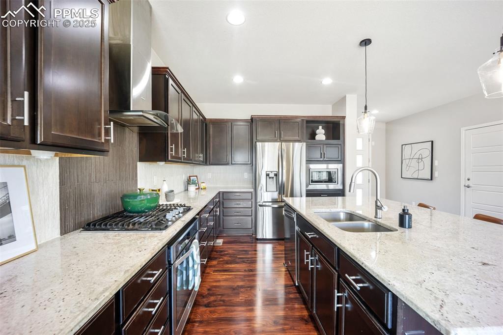 Image 14 of 50: Kitchen