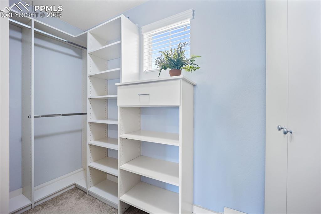 Image 19 of 50: Walk In Closet