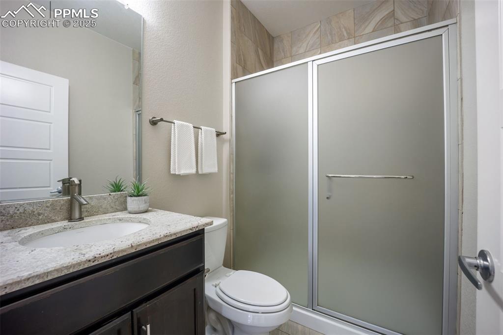 Image 31 of 50: Bathroom 3