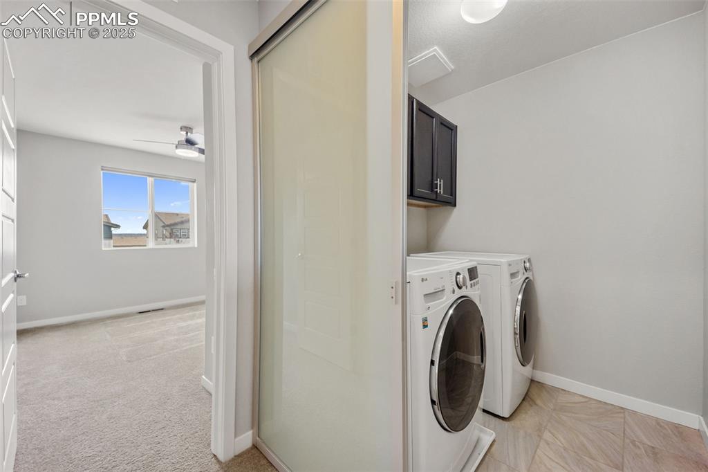 Image 34 of 50: Laundry Room