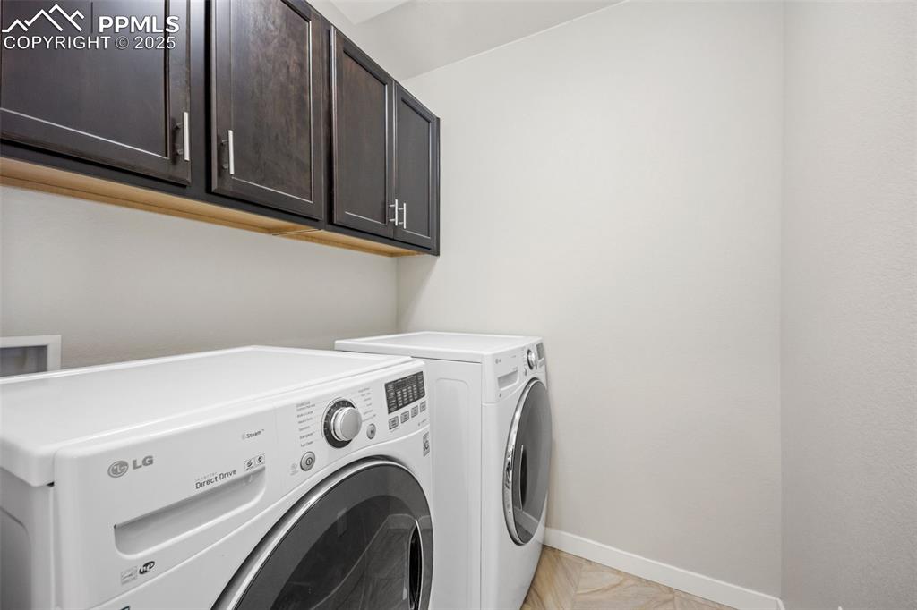 Image 35 of 50: Laundry Room