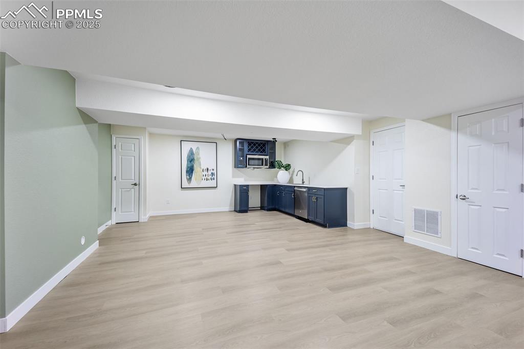 Image 37 of 50: Family Room