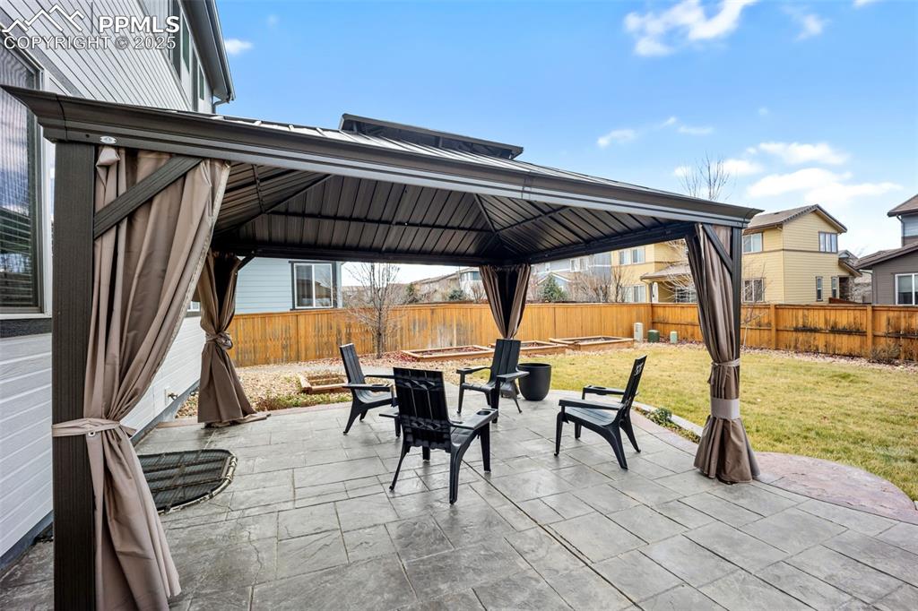 Image 44 of 50: Patio