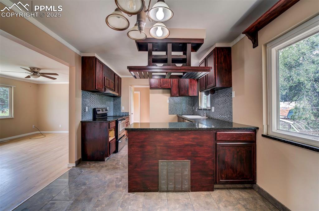 Image 13 of 42: Kitchen