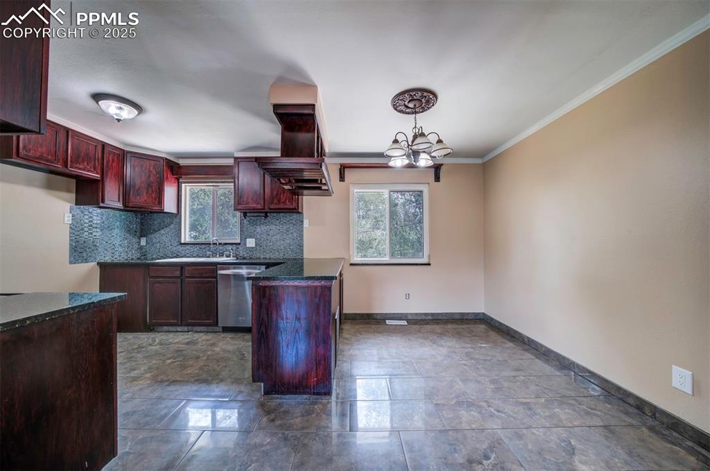 Image 16 of 42: Kitchen