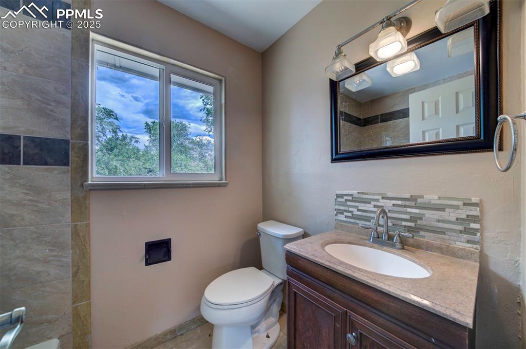 Image 18 of 42: Bathroom