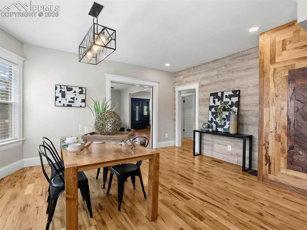 Image 14 of 49: Dining Area