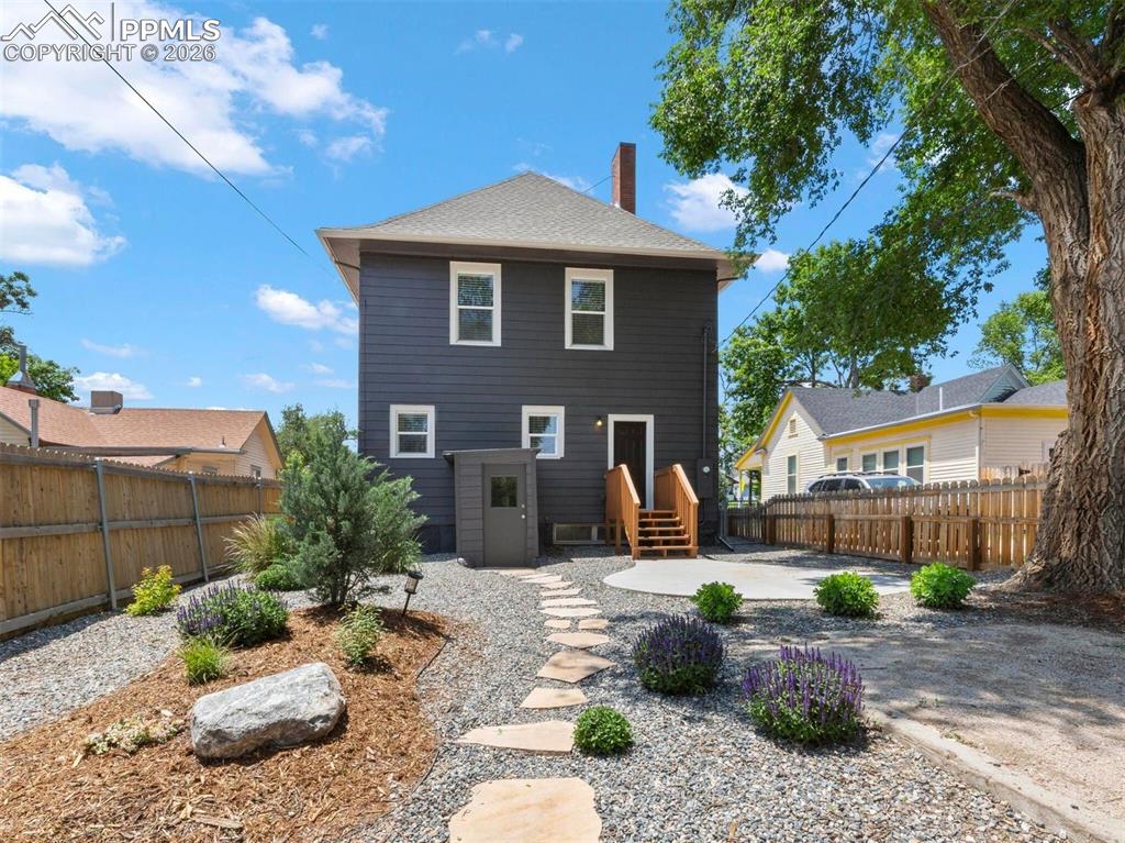 Image 20 of 49: Back of Structure