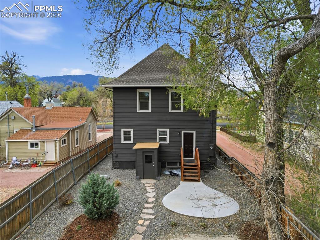 Image 21 of 49: Back of Structure