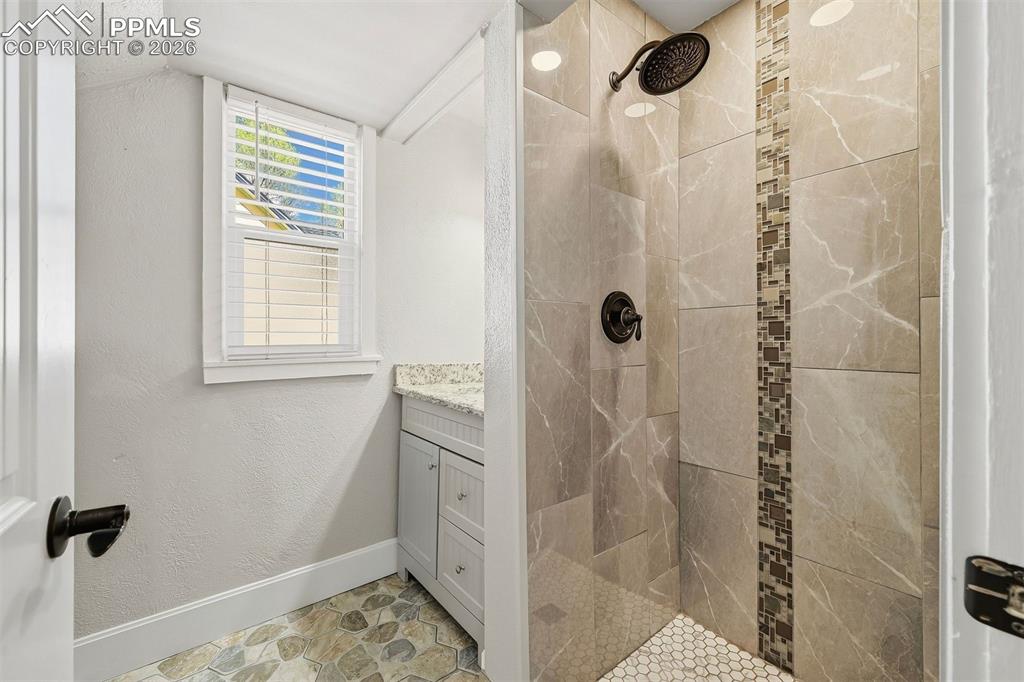 Image 24 of 49: Bathroom