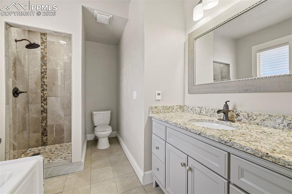 Image 28 of 49: Bathroom