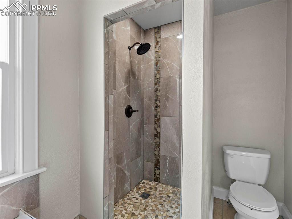 Image 29 of 49: Bathroom