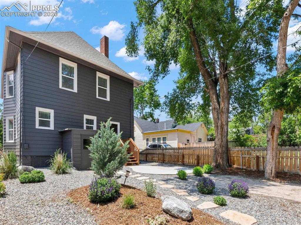 Image 5 of 49: Back of Structure